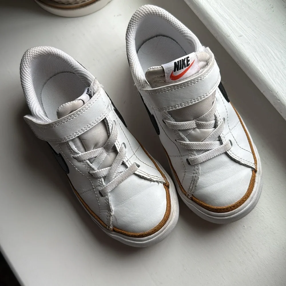 Nike court shoe toddler size 10 like new - Picture 2 of 4